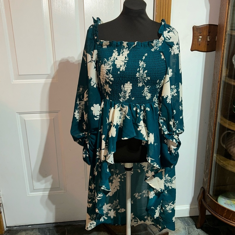 Live 4 Truth High Low Teal/Cream Smocked Statement Long Sleeve Size Medium